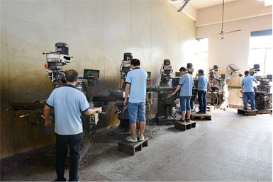 模具部-銑工加工區(qū)